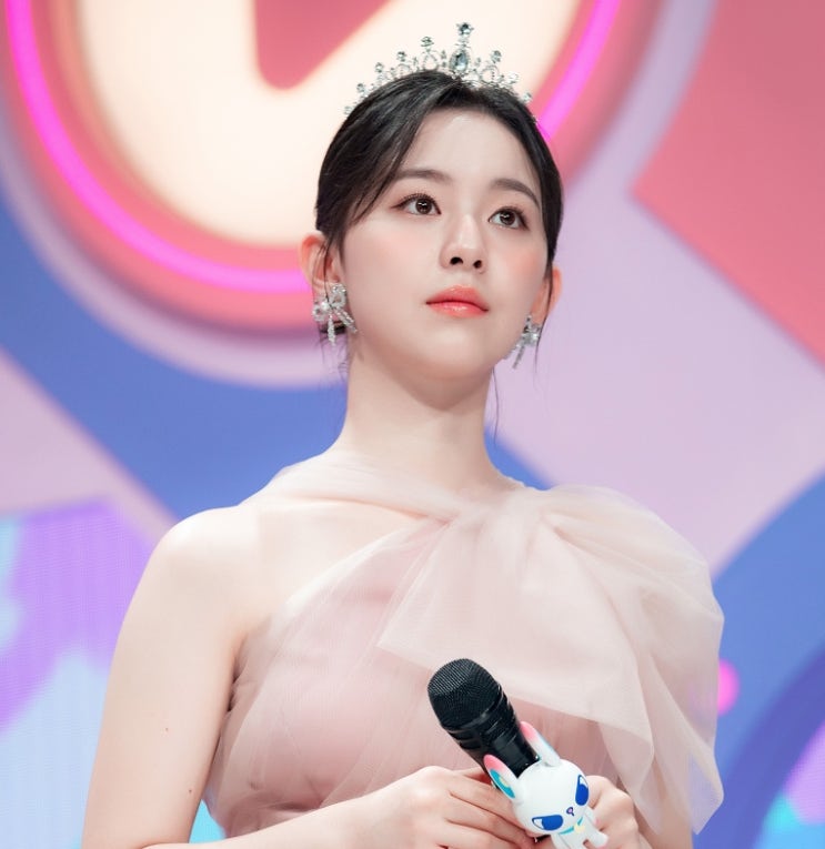 최예나, <b>하이키</b>, 에이비식스 등, 1213회 라인업, MC, 1위, 방송