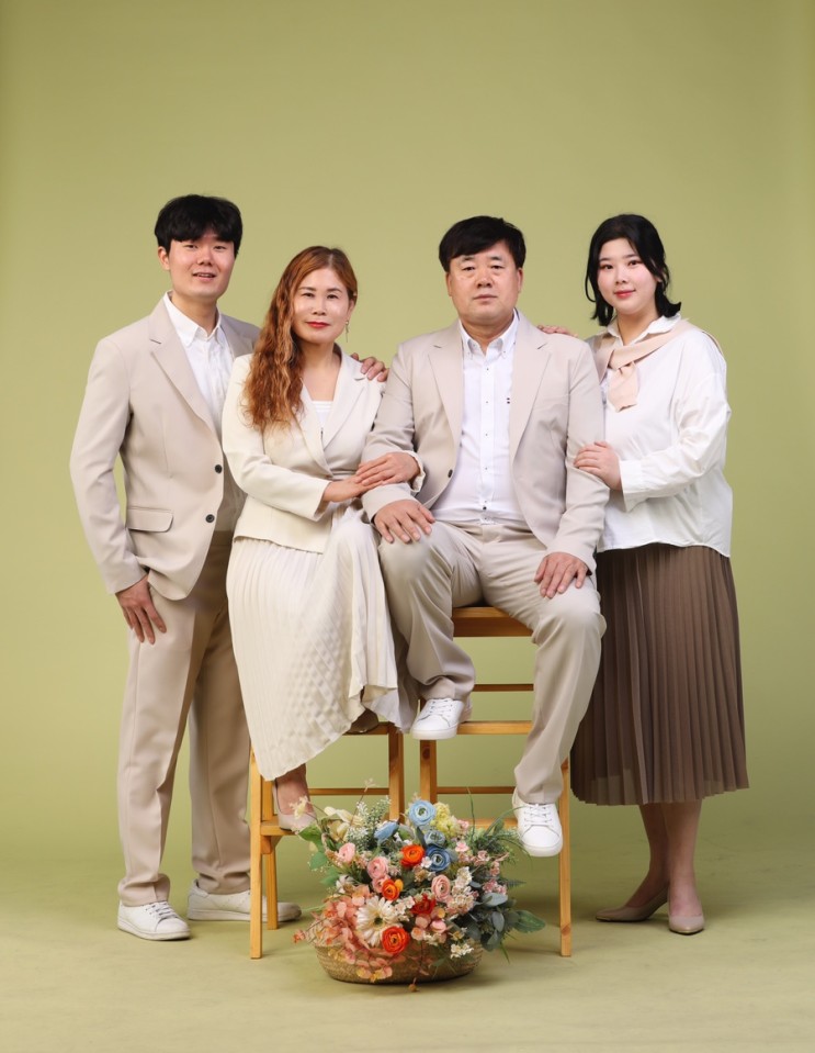 [강남] 옷 코디와 대여도 해주는 강남 가족사진관 추천하는 리얼후기! '리븐패밀리 서초점'