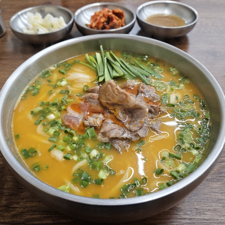 칼국수 위에 아롱사태가 있네?? 진한 국물이 일품인 정자동 맛집 "분당칼국수"를 가보다