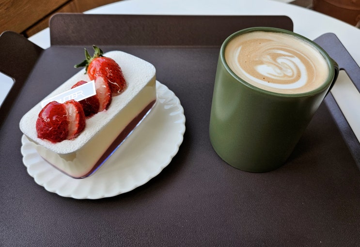  대구 칠곡 부부제과기능장이 운영하는 빵 맛있는 대형 베이커리 카페  꾸떼 베이커리카페