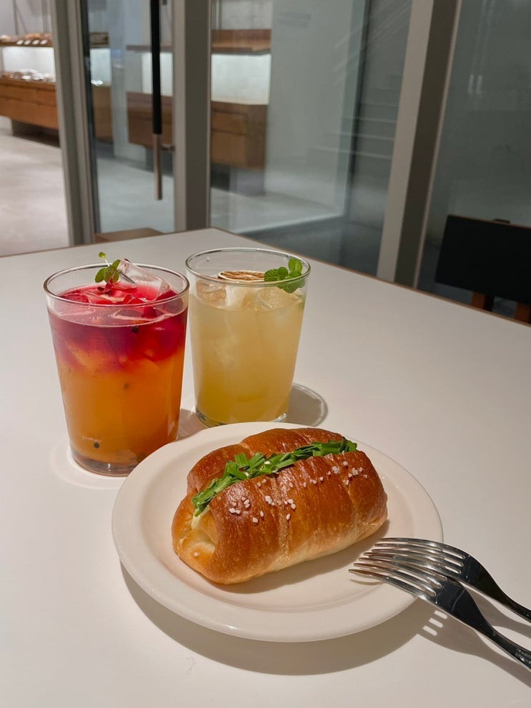  용인 처인구 양지 애견동반 가능 신상 대형 베이커리 감성 카페 _ 502 커피로스터스