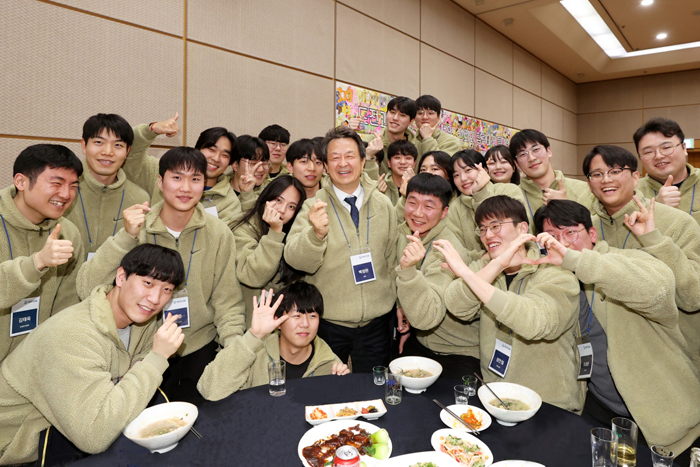  대우건설 백정완 사장 "웰컴투 건설인재사관학교"…신입사원과의 소통행사 참석