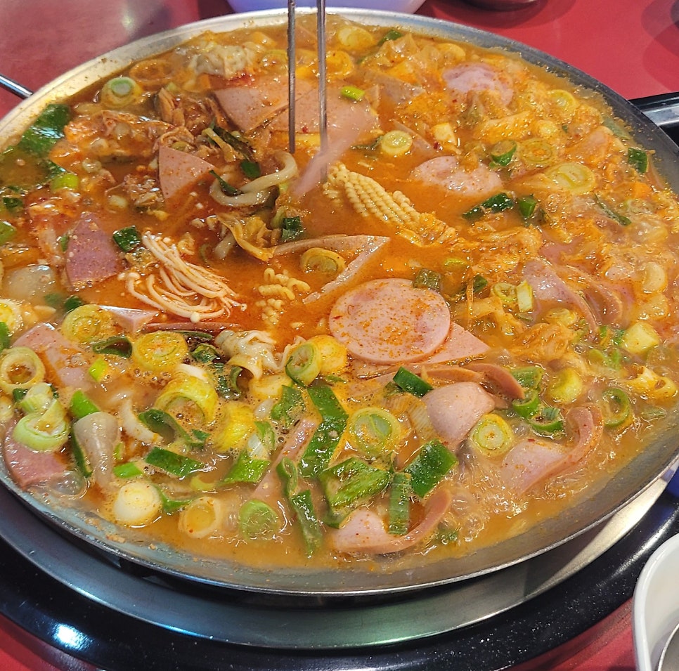 놀부부대찌개 광명역점 사진 4