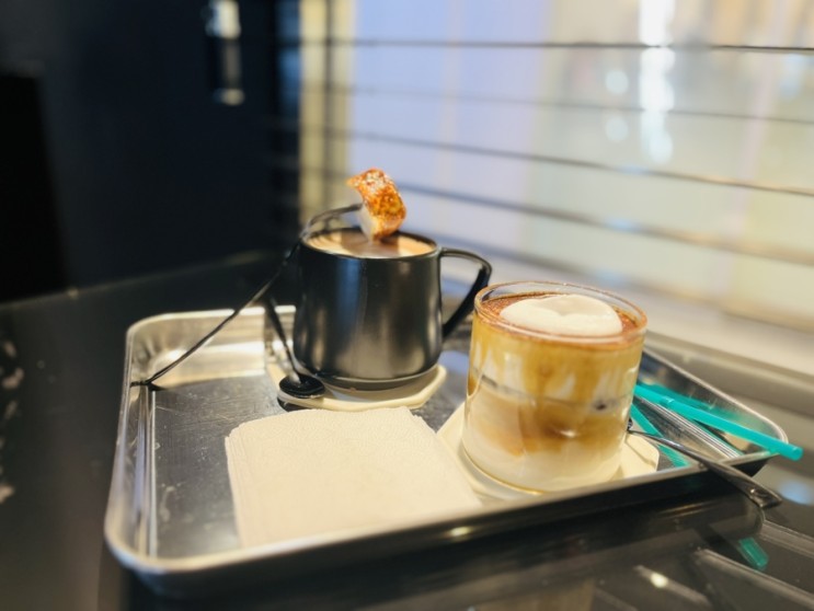 [범계 카페] 크림 커피가 맛있는 B_Rosace 비로사스 범계 데이트 코스로 추천