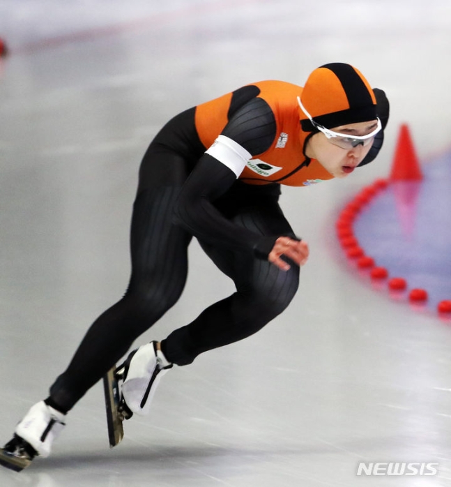 빙속 <b>김민선</b>, 10년 만에 '여제' <b>이상화</b> 넘었다!...1000m 한국 新... 