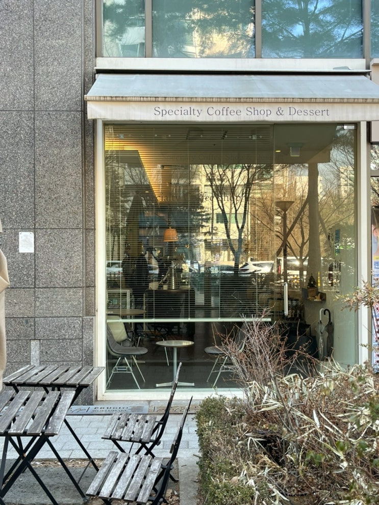 서울 잠실: 잠실나루역카페 애견동반가능한 카페콤피. 서울 잠실: 잠실나루역카페 애견동반가능한 카페콤피.