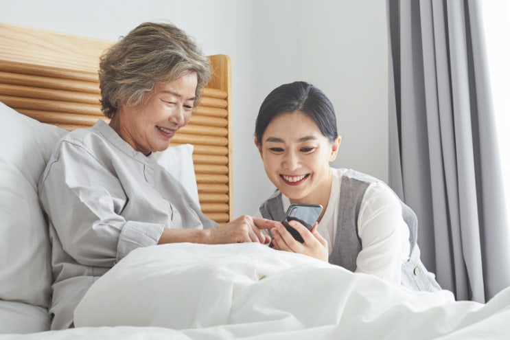 미래산업 희망은 노인과 아이...“저희가 돌봐드릴게요” 미래산업 희망은 노인과 아이...“저희가 돌봐드릴게요”