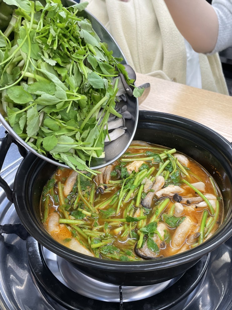  [동대문역사문화공원역 맛집] 추운 날씨에 찾게 되는 얼큰 샤브샤브 맛집, 청도미나리식당 동대문점