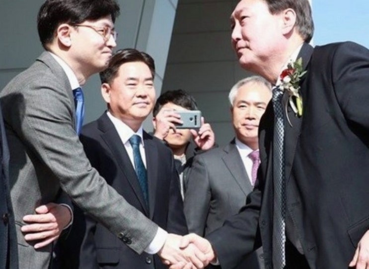 윤석열 대통령-<b>한동훈</b> 비대위원장, 대통령실서 <b>오찬</b>