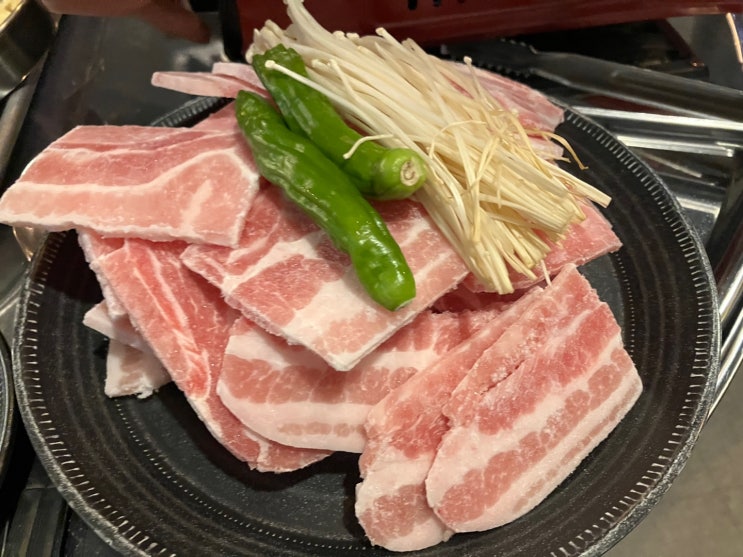  문래 냉삼 맛집의 매력 발견! '냉철한삼겹 문래동점'에서 즐기는 고소한 냉삼을 맛보다!