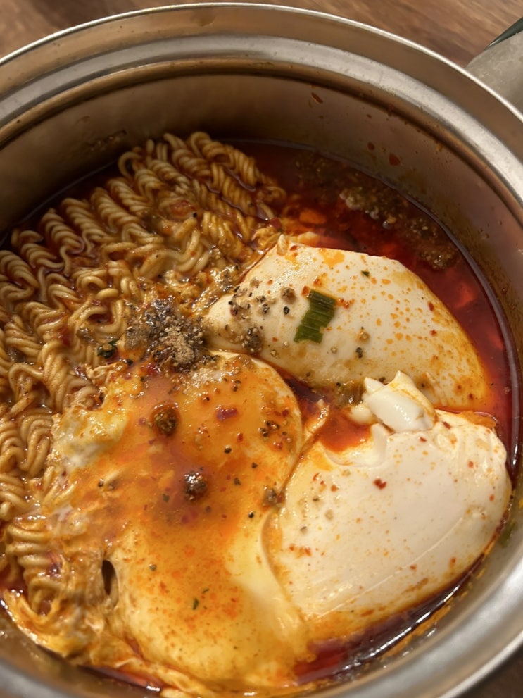  식빵굽고 샐러드 해먹고 순두부열라면 해먹는 오늘 아침 바닐라씨