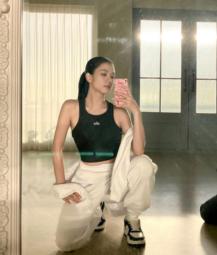 "이건 언제 올리지" 블랙핑크 지수, 재계약 불발 후 활발한 활동 예고 "이건 언제 올리지" 블랙핑크 지수, 재계약 불발 후 활발한 활동 예고