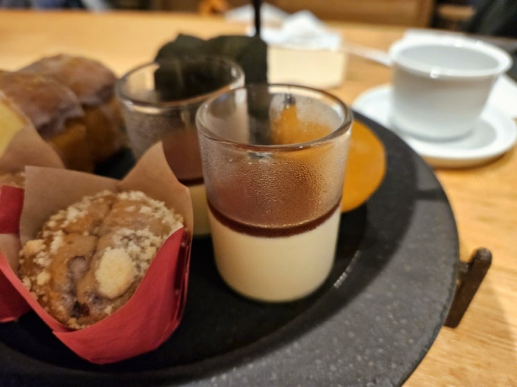  [여행] 대전 탄방역 주먹밥을 주는 애프터눈 티세트 카페 틸로소피 - 상그리아의 맛, 그리고 메뉴
