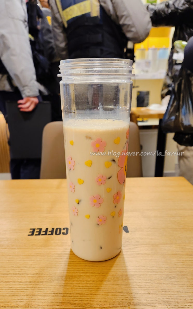  카페인이 없는 줄 알았는데 메가커피 아이스 토피넛라떼 후기