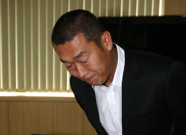 前 <b>야구선수 정수근</b>, 아내 폭행 혐의로 검찰 <b>송치</b>