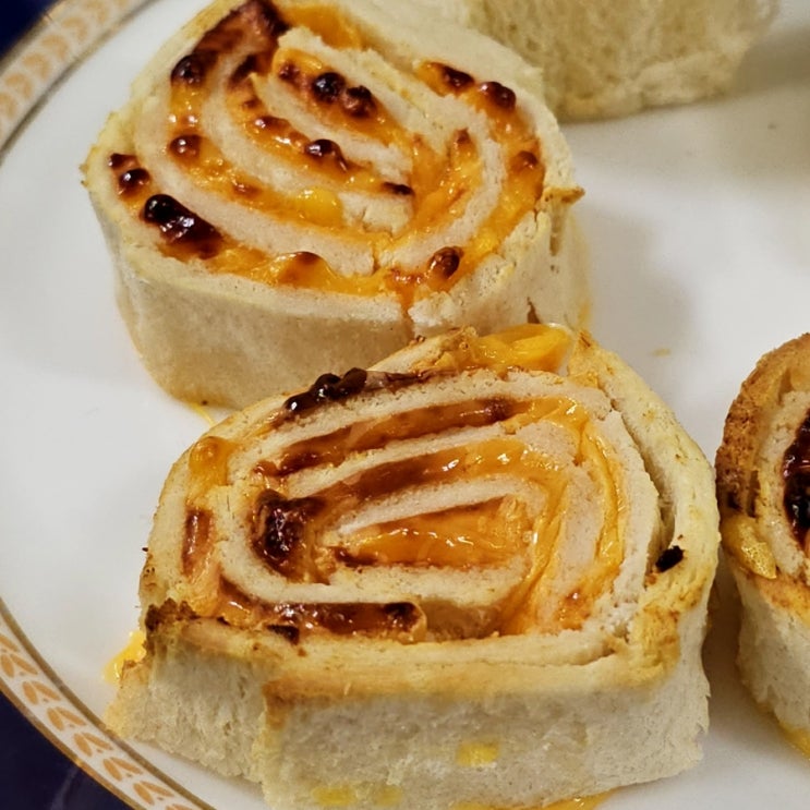  밤야식 식빵요리 식빵치즈롤 식빵테두리 깔끔하게 먹는법