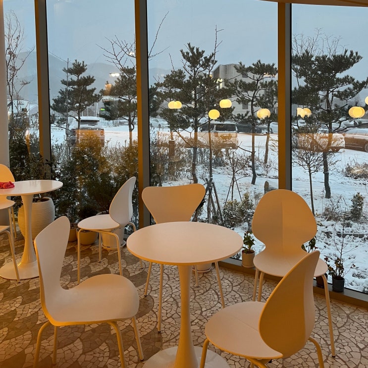  아산 여행 신정호 카페 추천 디저트 맛집 '아마르 라운지'