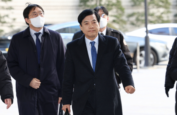 <b>이성윤</b> '윤석열 사단은 검찰 하나회' 발언 논란 <b>검사징계위</b> 회부