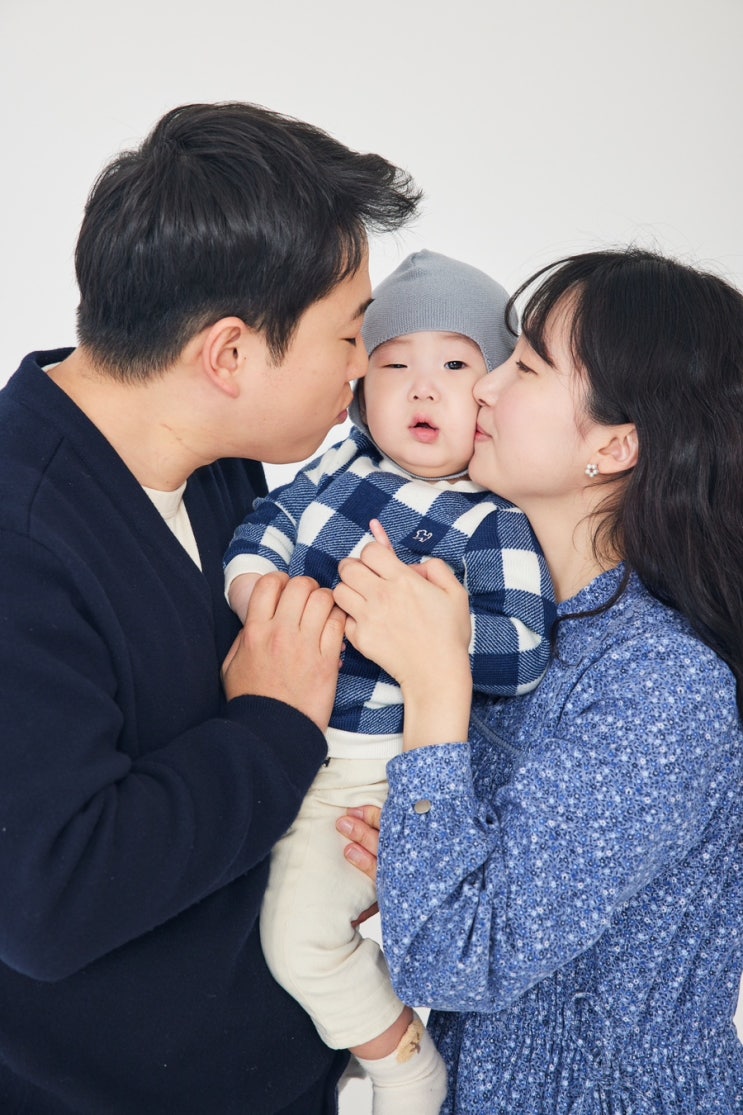  의정부사진관 / 의정부 가족사진 추천 / 어텐션 스튜디오에서 아기와 가족사진 찍고 왔어요 