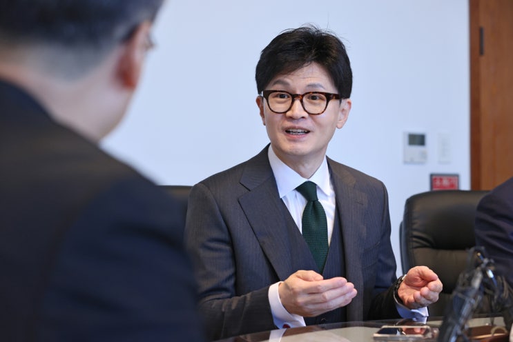 포토]<b>한동훈</b> 비대위장, 천주교 서울대교구장 <b>정순택 대주교</b>... 