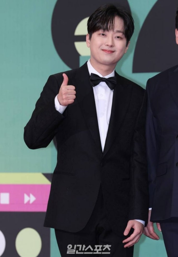 <연예가핫이슈> 이찬원 ‘한끗차이’ MC 됐다... 냉철한 판단 기대 <연예가핫이슈> 이찬원 ‘한끗차이’ MC 됐다... 냉철한 판단 기대