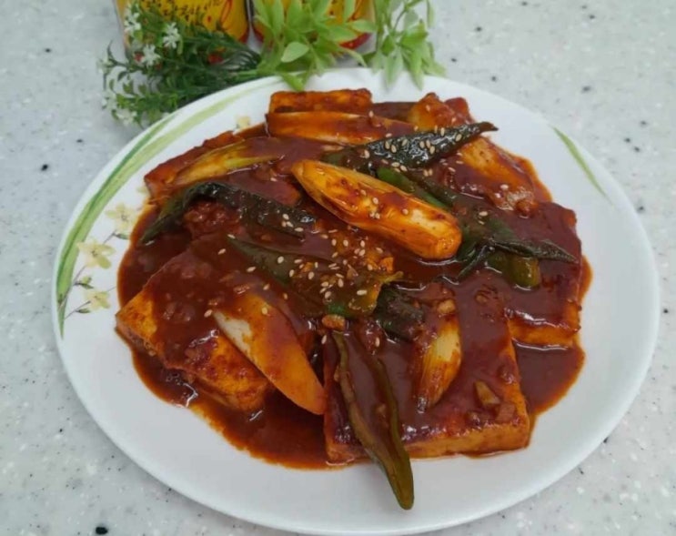  두부요리, 칼칼한 양념으로 두부조림 만들어요.매콤빨간양념소스~ 천원 반찬