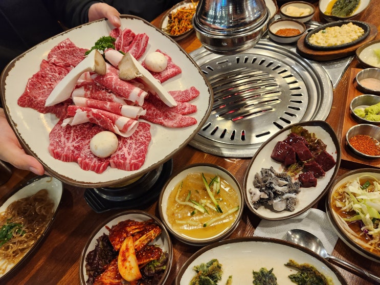  모란역한우 밑반찬 맛집 친절한우마을 생고기전문점