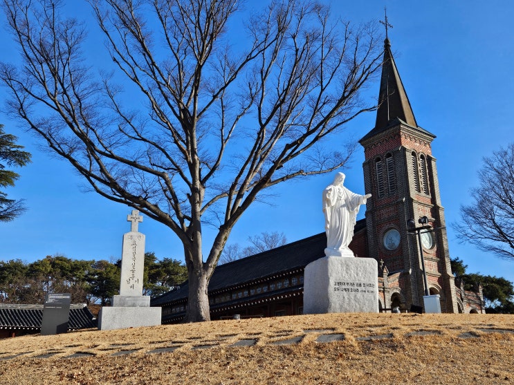 전라북도 익산여행 (나바위성지 : 나바위 성당, 치유의 경당, 나바위 성지 역사관, 성 김대건 신부 순교 기념탑, 망금정, 소세신부 묘, ‘평화의 모후’ 성모 마리아상) 전라북도 익산여행 (나바위성지 : 나바위 성당, 치유의 경당, 나바위 성지 역사관, 성 김대건 신부 순교 기념탑, 망금정, 소세신부 묘, ‘평화의 모후’ 성모 마리아상)