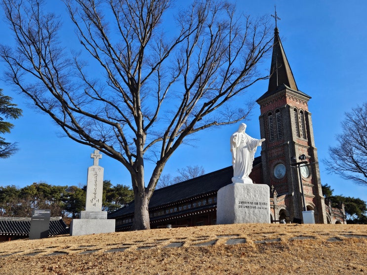 전라북도 익산여행 (나바위성지 : 나바위 성당, 치유의 경당, 나바위 성지 역사관, 성 김대건 신부 순교 기념탑, 망금정, 소세신부 묘, ‘평화의 모후’ 성모 마리아상)