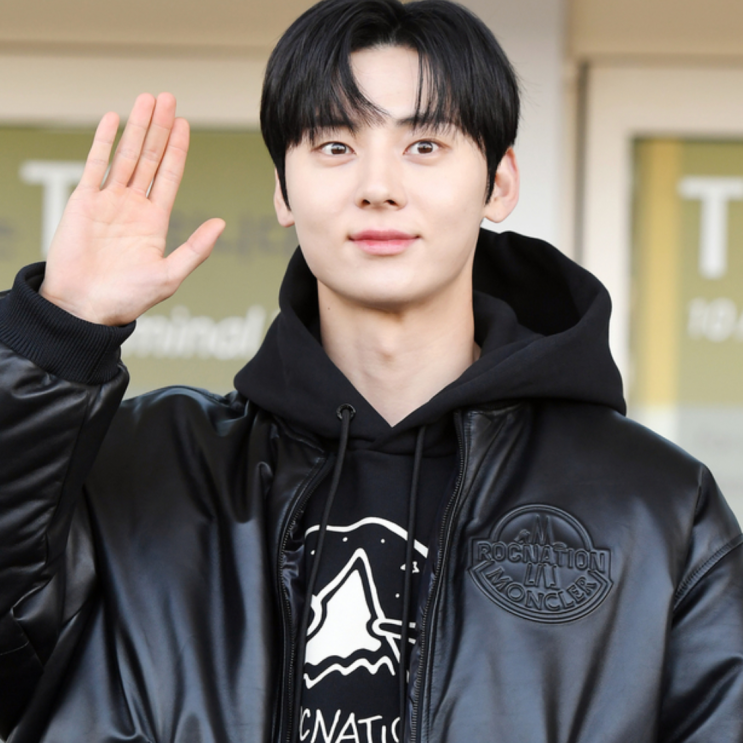  황민현 공항패션 몽클레어 남자 가죽자켓 패딩, 오버핏 후드티 코디 정보