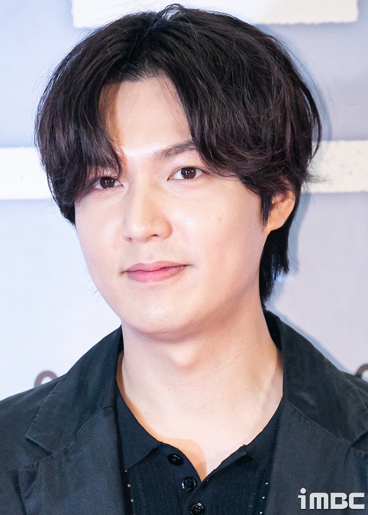  이민호 나이 배우 프로필 근황 결혼 여자친구 가족 고향 누나 군대 재산 집안