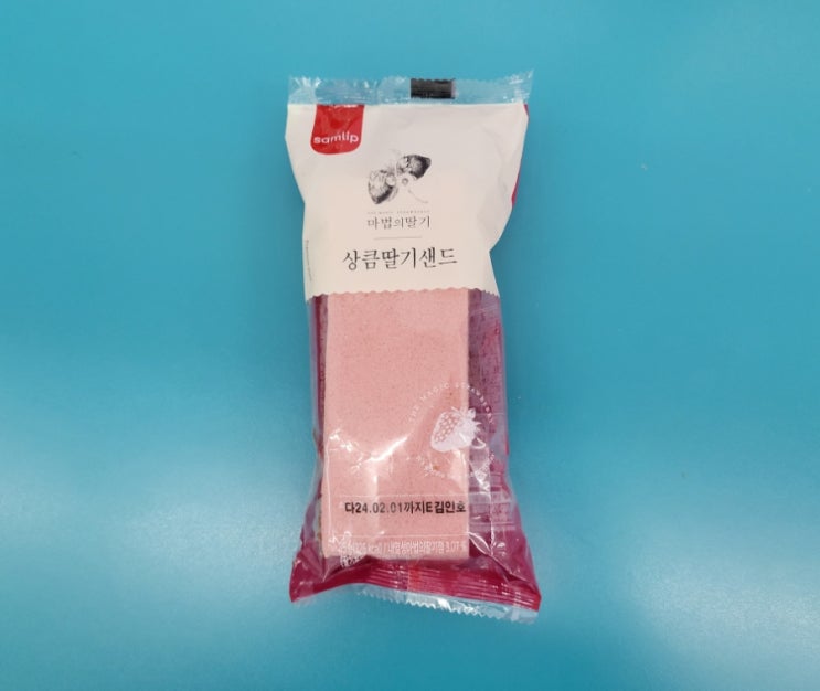 샌드빵 사이에 딸기크림을 - 마법의딸기 상큼딸기샌드 - 편의점신제품 내돈내산 솔직리뷰 샌드빵 사이에 딸기크림을 - 마법의딸기 상큼딸기샌드 - 편의점신제품 내돈내산 솔직리뷰