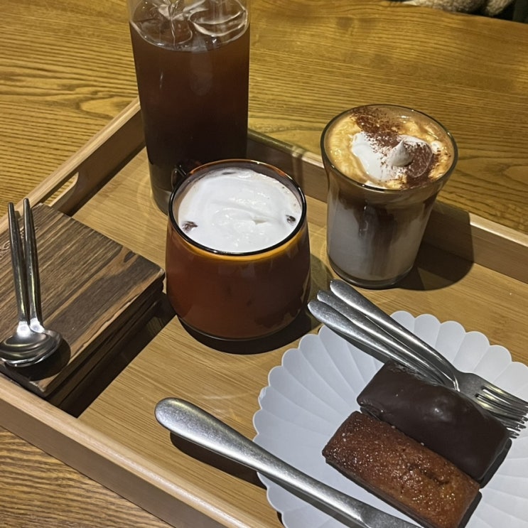전주 분위기 좋은 카페, 객사 현해탄. 시끄런 친구들도 조용해져요 전주 분위기 좋은 카페, 객사 현해탄. 시끄런 친구들도 조용해져요