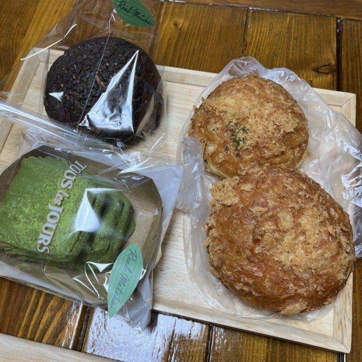  뚜레쥬르 말차 신상 2종 먹어본 후기(겹겹이말차퐁당 ,까망쿠키속리얼말차크림빵)