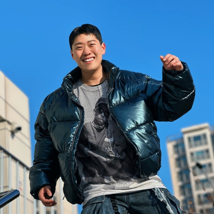  남자 파란색 가죽 패딩 코디 오묘한 파랑 레더