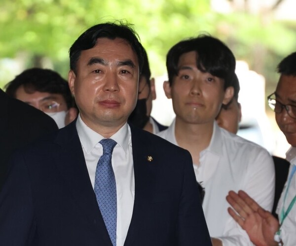 윤관석 <b>의원</b>, 민주당 <b>돈봉투</b> 징역 2년··· 정당민주주의 신뢰... 