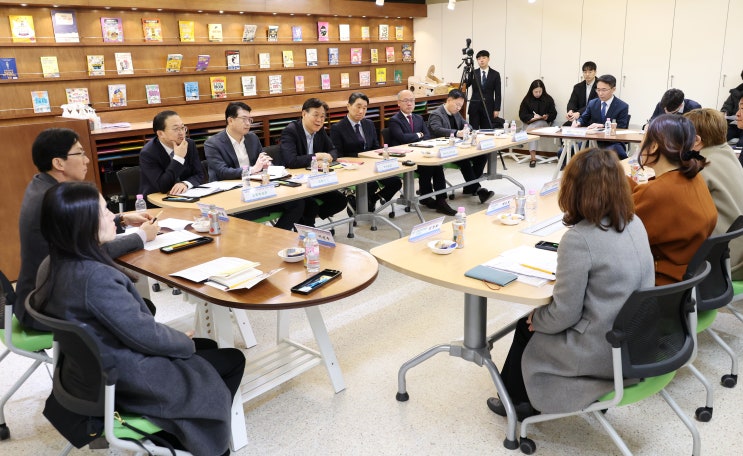 <b>비서실장</b>, 학부모가 안심하고 아이들이 즐거워하는 <b>늘봄학교</b>를... 