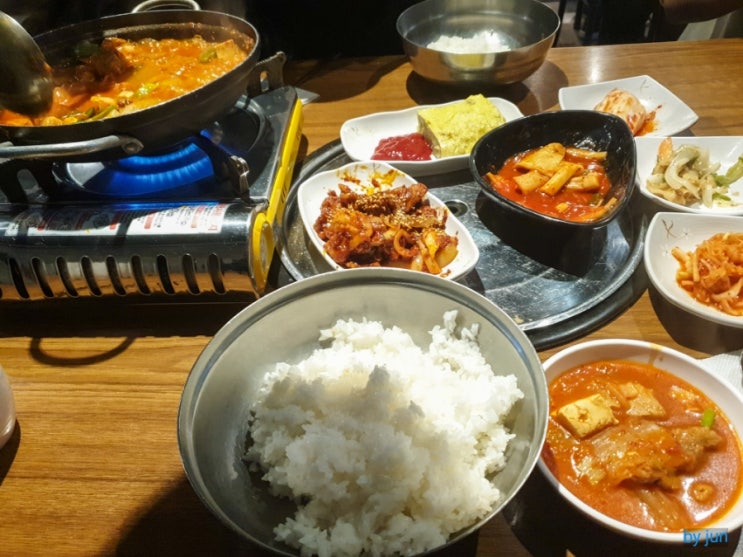  서울역 풍문고기집 - 하루가 든든한 김치찌개와 제육볶음의 조합
