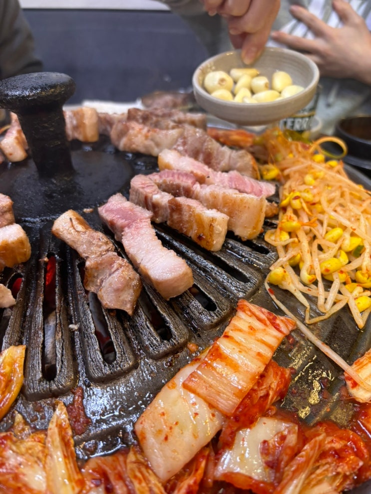  솥뚜껑에 삼겹살 구워먹는 인창동맛집(feat. 구멍난솥뚜껑)