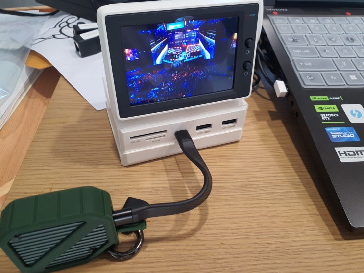 3.5인치 휴대용 서브 모니터 허브 hagibis 옛날 감성 컴퓨터 PC 3.5인치 휴대용 서브 모니터 허브 hagibis 옛날 감성 컴퓨터 PC