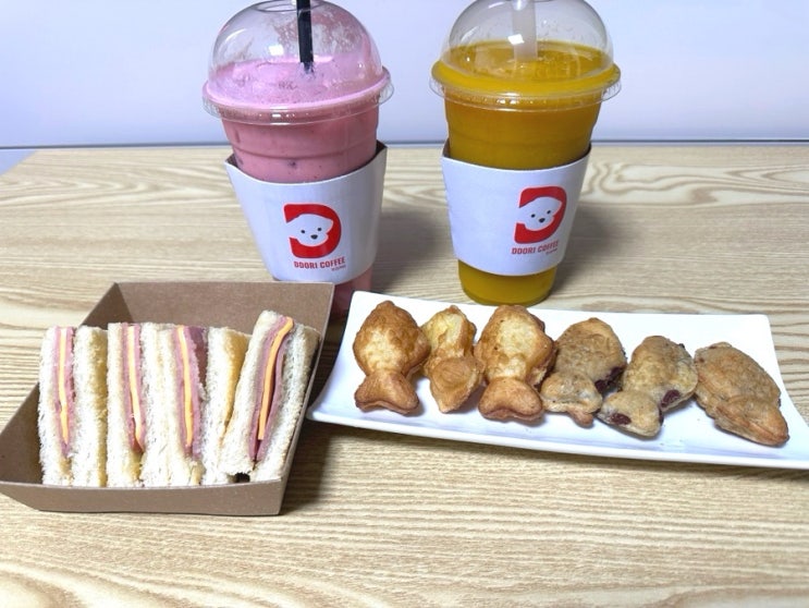  수지구청카페 디저트 맛집 추천 미니붕어빵 카야햄치즈토스트 딸기바나나 망고스무디 또리커피 수지구청점