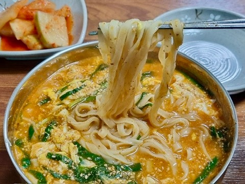  태백|아우라지식당 손칼국수 손만둣국 전문 태백만두