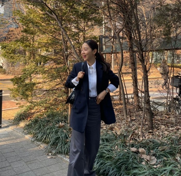  30대 여자 회사원의 데일리백으로 백화점에 많이 보이는 여성 브랜드 조이그라이슨 호보백 가방 추천 w. 신혜선