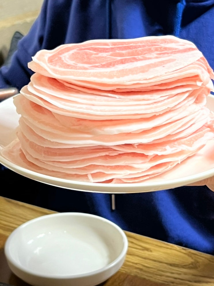 부산 수영팔도시장 안 냉삼맛집 삼겹살이 200g 만원! 해동돼지국밥