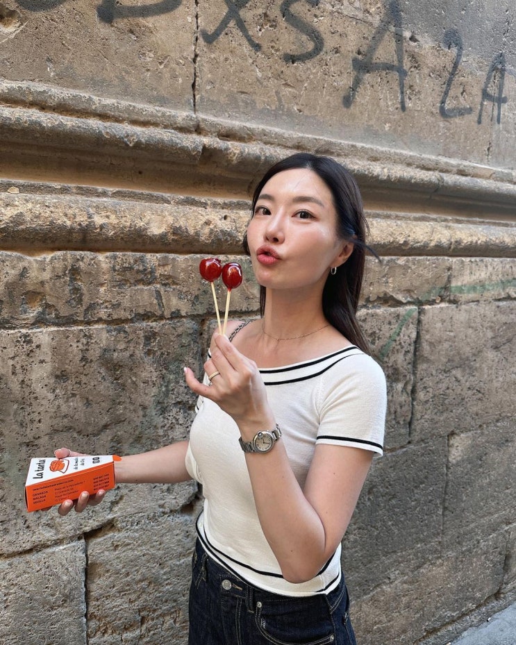  30대 여자의 명품 손목 시계 브랜드로 아리따운 신부 여성의 예물에서 손꼽히는 까르띠에 발롱 블루 추천 w. 레이디제인