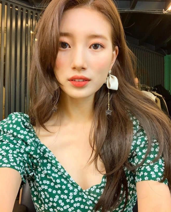  연예인들이 찾는 코디로 꽃무늬 반팔 원피스 맛집! 해외 수입 패션 브랜드 리포메이션 추천