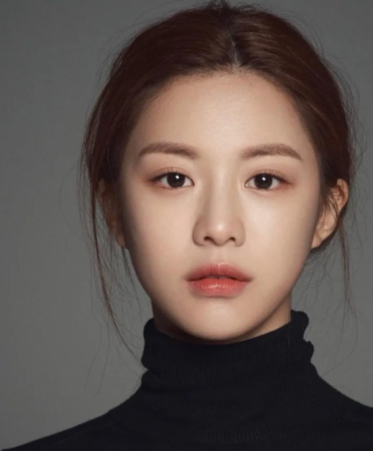  요새 선호하는 눈썹 스타일 무엇일까