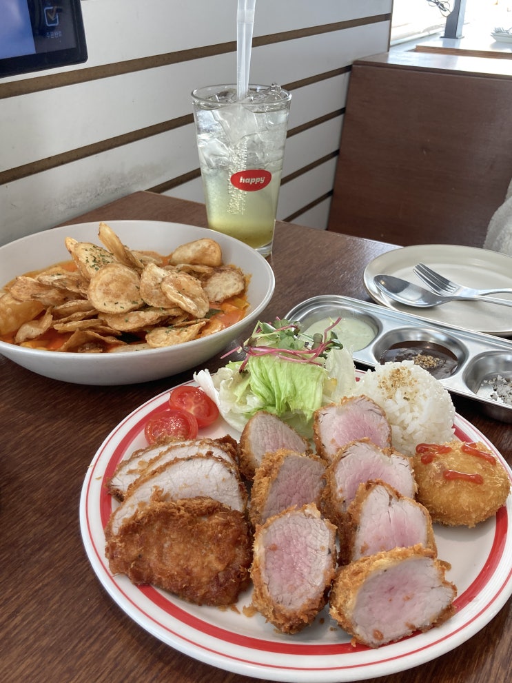  홍대 연남동 분식 맛집 해피치즈스마일 연남점, 떡볶이에 돈까스까지 가성비 최고