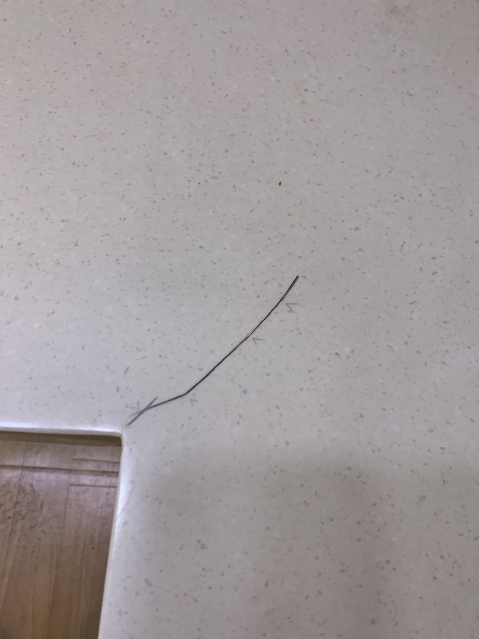 싱크대 상판 금간 곳 크랙보수 연마작업 현장