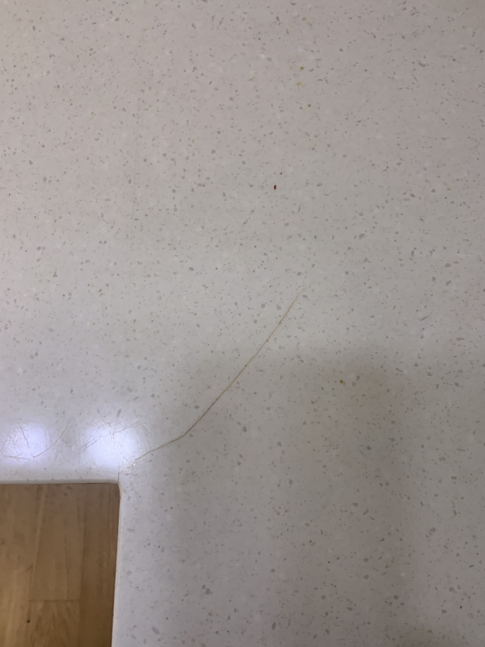 싱크대 상판 금간 곳 크랙보수 연마작업 현장